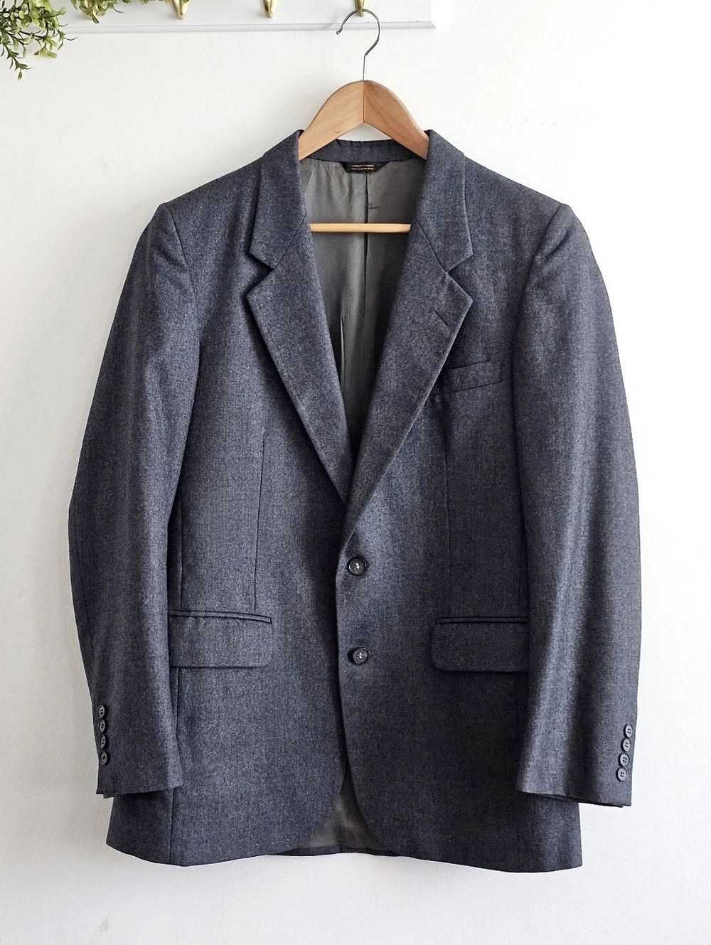 Daniel Hechter Paris 100% Wool Blazer Gray 2 Button Tailored Estimated Size 40R